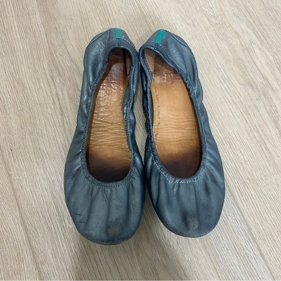 Tieks Metallic Pewter Silver Leather Slip On Ballet Flats Shoes - Picture 1 of 7